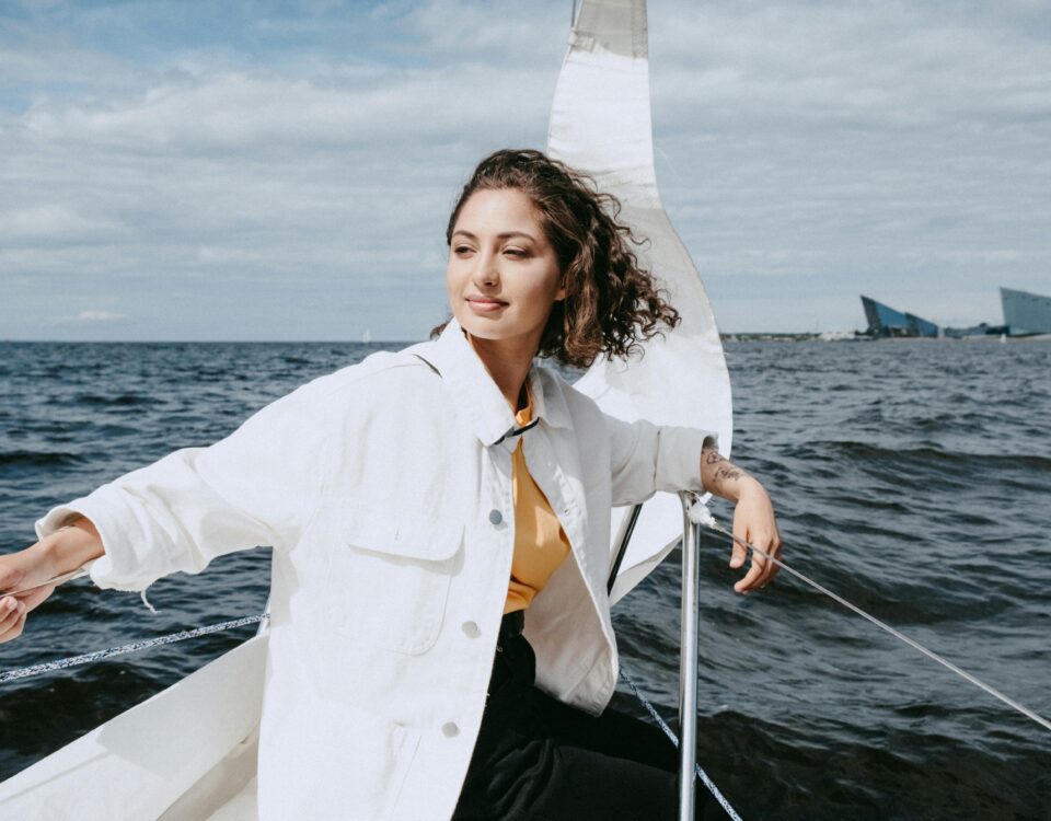 Woman sailing on calm sease - like the calm ocean of PMS free